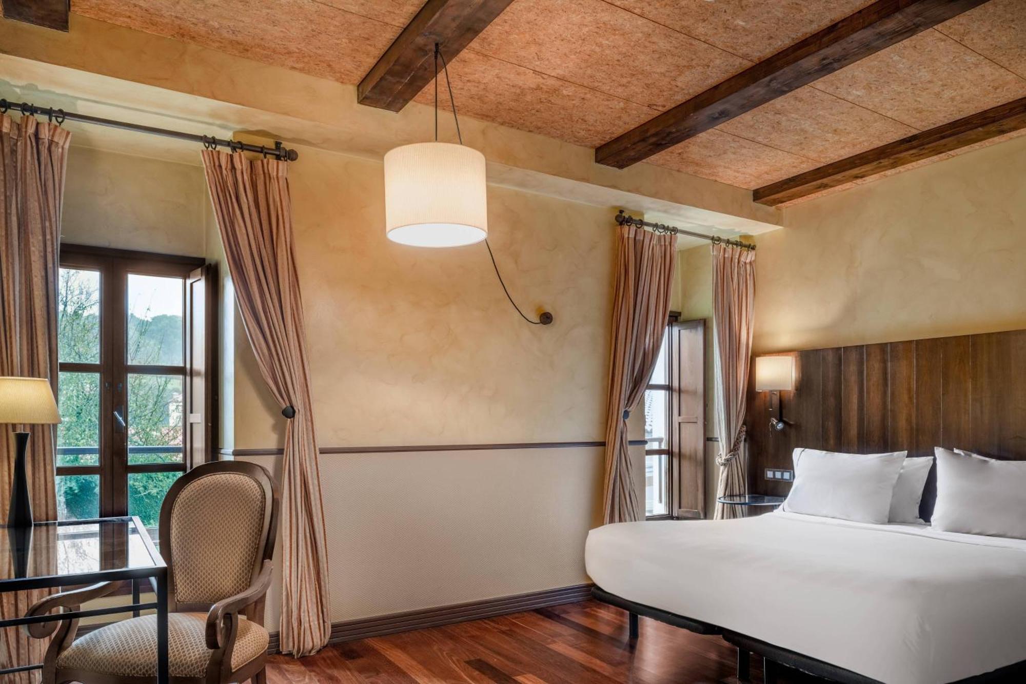 Palacio Del Carmen, Autograph Collection